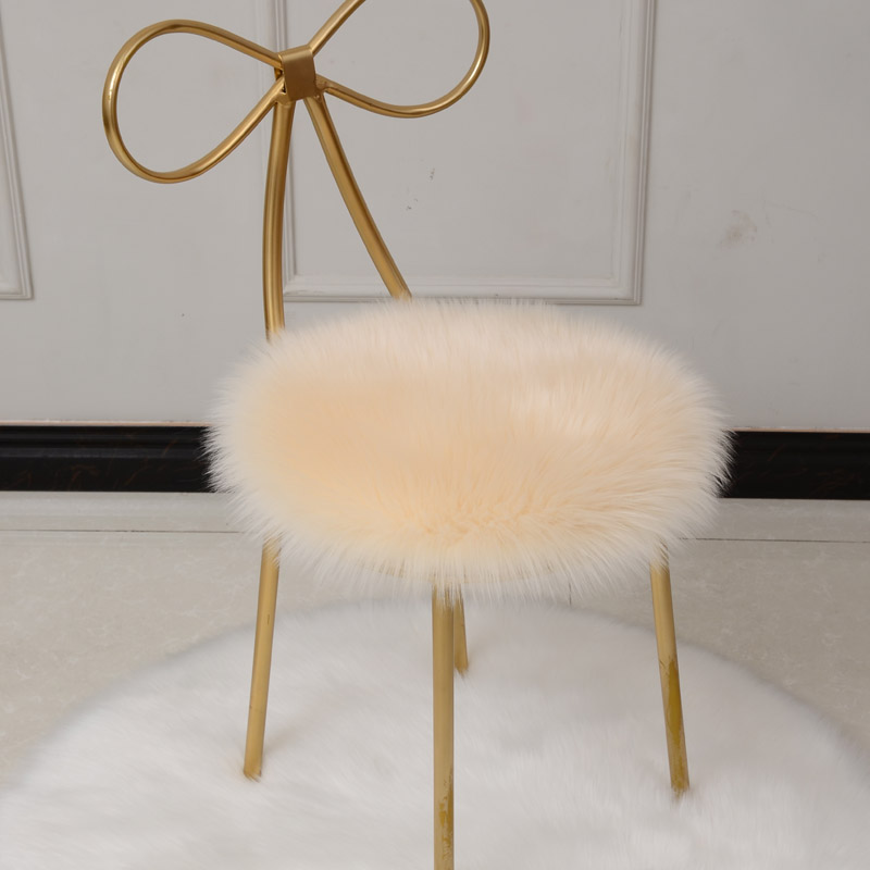 Plush area rugs dining chair faux sheepskin fur cerpet luxury cushion soft fabric round square 35*35CM can be customized, Beige
Plush area rugs dining chair faux sheepskin fur cerpet luxury cushion soft fabric round square 35*35CM can be customized, Beige