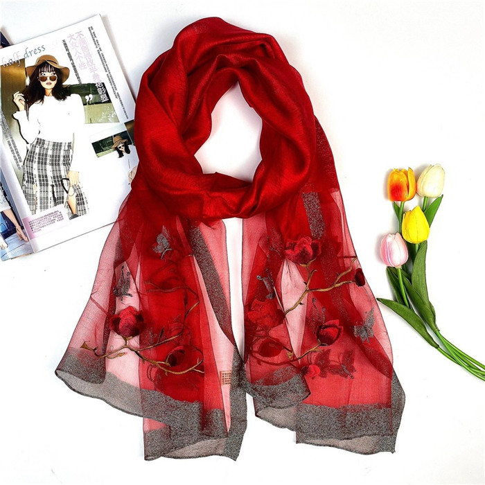 2021 Woman Autumn winter Wraps High fashion letter printing Designer long Shawl luxury Classic star style soft scarves
2021 Woman Autumn winter Wraps High fashion letter printing Designer long Shawl luxury Classic star style soft scarves