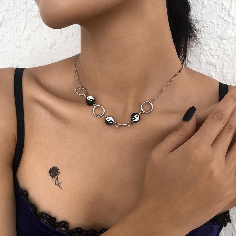Chokers Charm Gossip Chains Necklaces For Women Silver Color Round Ring Choker Statement Necklace Lady Party Accessories Creative
Chokers Charm Gossip Chains Necklaces For Women Silver Color Round Ring Choker Statement Necklace Lady Party Accessories Creative