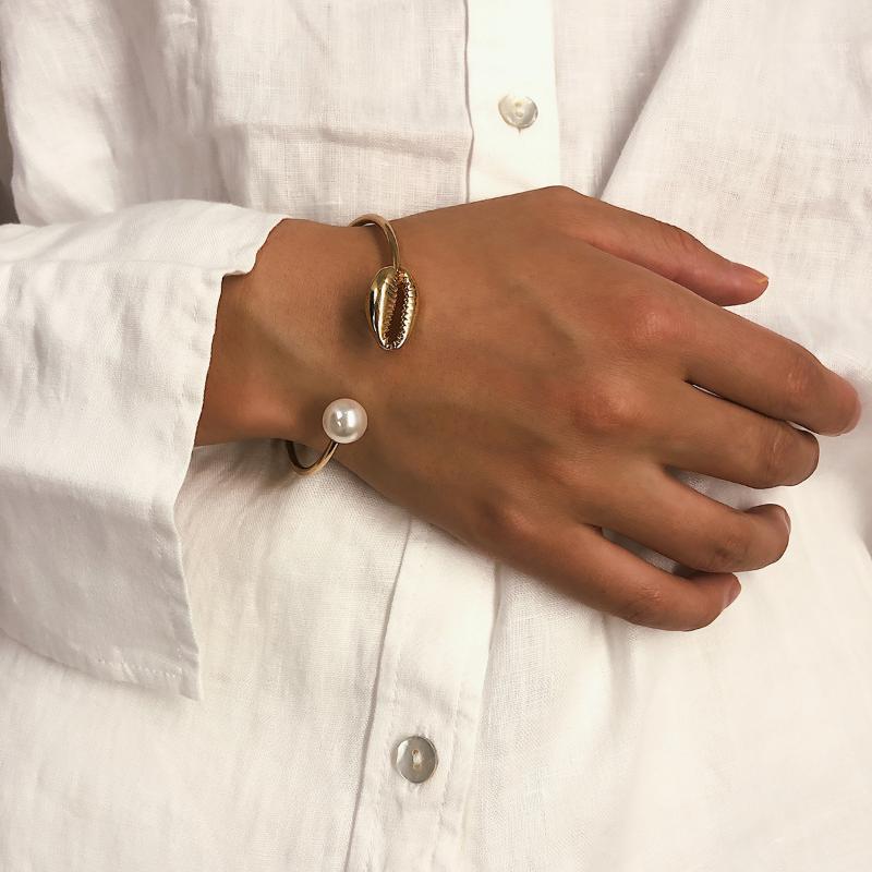 Bohemian Gold Conch Shell Bangles 2021 Summer Charm Simulated Pearl Cowrie Seashell Open Cuff Bracelets Boho Jewelry Gift Bangle
Bohemian Gold Conch Shell Bangles 2021 Summer Charm Simulated Pearl Cowrie Seashell Open Cuff Bracelets Boho Jewelry Gift Bangle