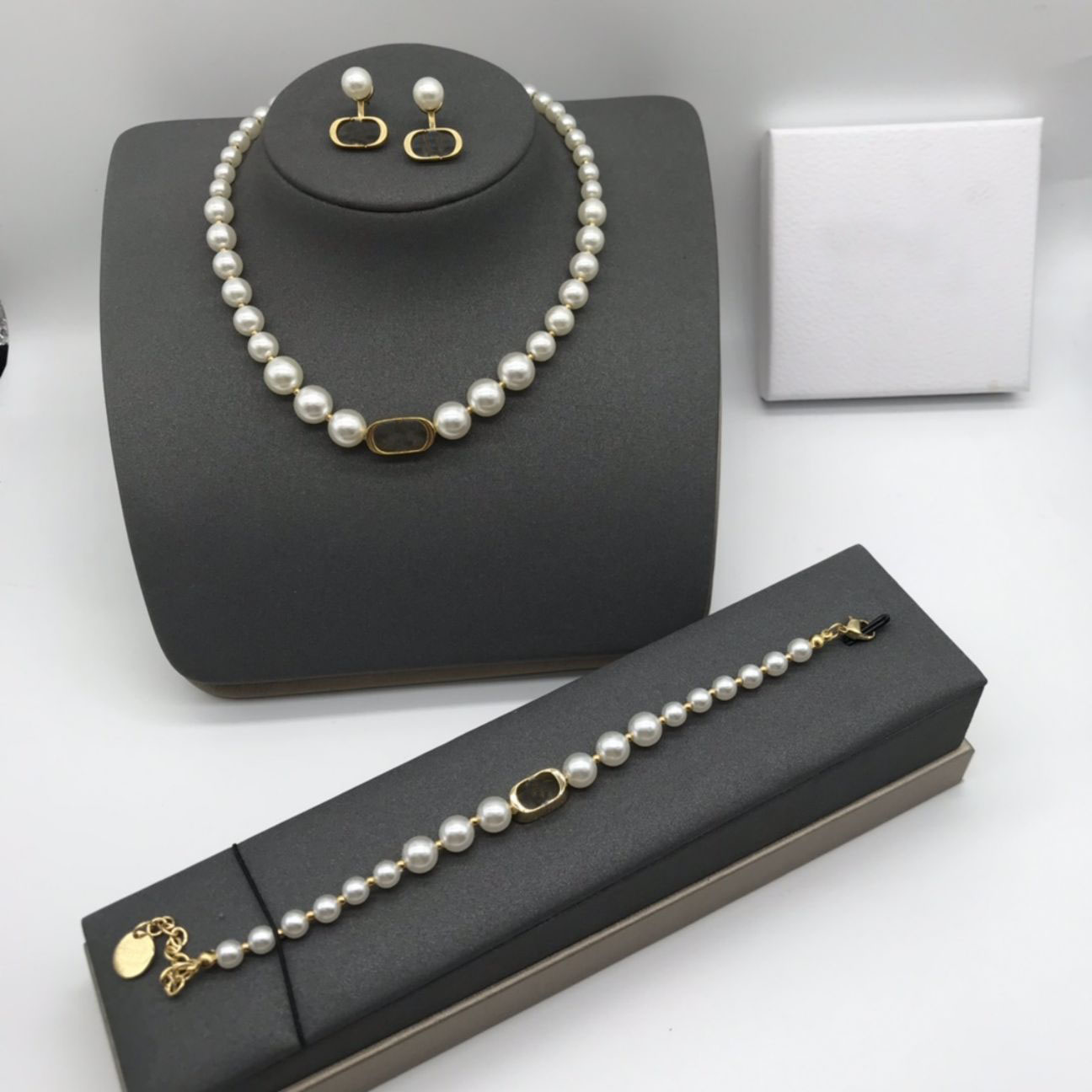 Fashion chain Classic Necklaces jewelry Pendants Mother-of-Pearl Stainless Steel Plated accessories for Women Girls Valentine's Mother's Day
Fashion chain Classic Necklaces jewelry Pendants Mother-of-Pearl Stainless Steel Plated accessories for Women Girls Valentine's Mother's Day