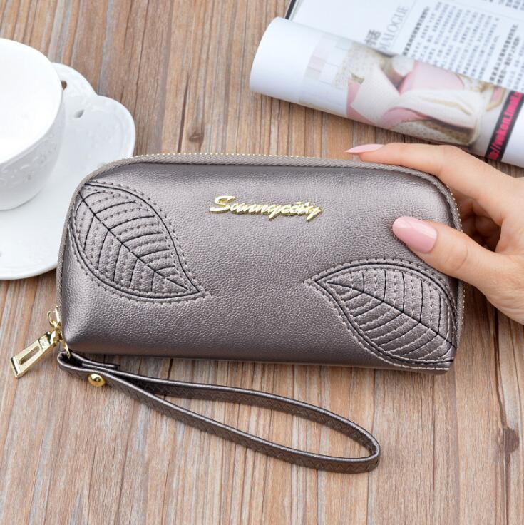 wholesale women handbag embroidered womens hand purse elegant atmosphere shell long wallet trend embroidereds leather mobile phone bag, Champagne(boutique box)
wholesale women handbag embroidered womens hand purse elegant atmosphere shell long wallet trend embroidereds leather mobile phone bag, Champagne(boutique box)