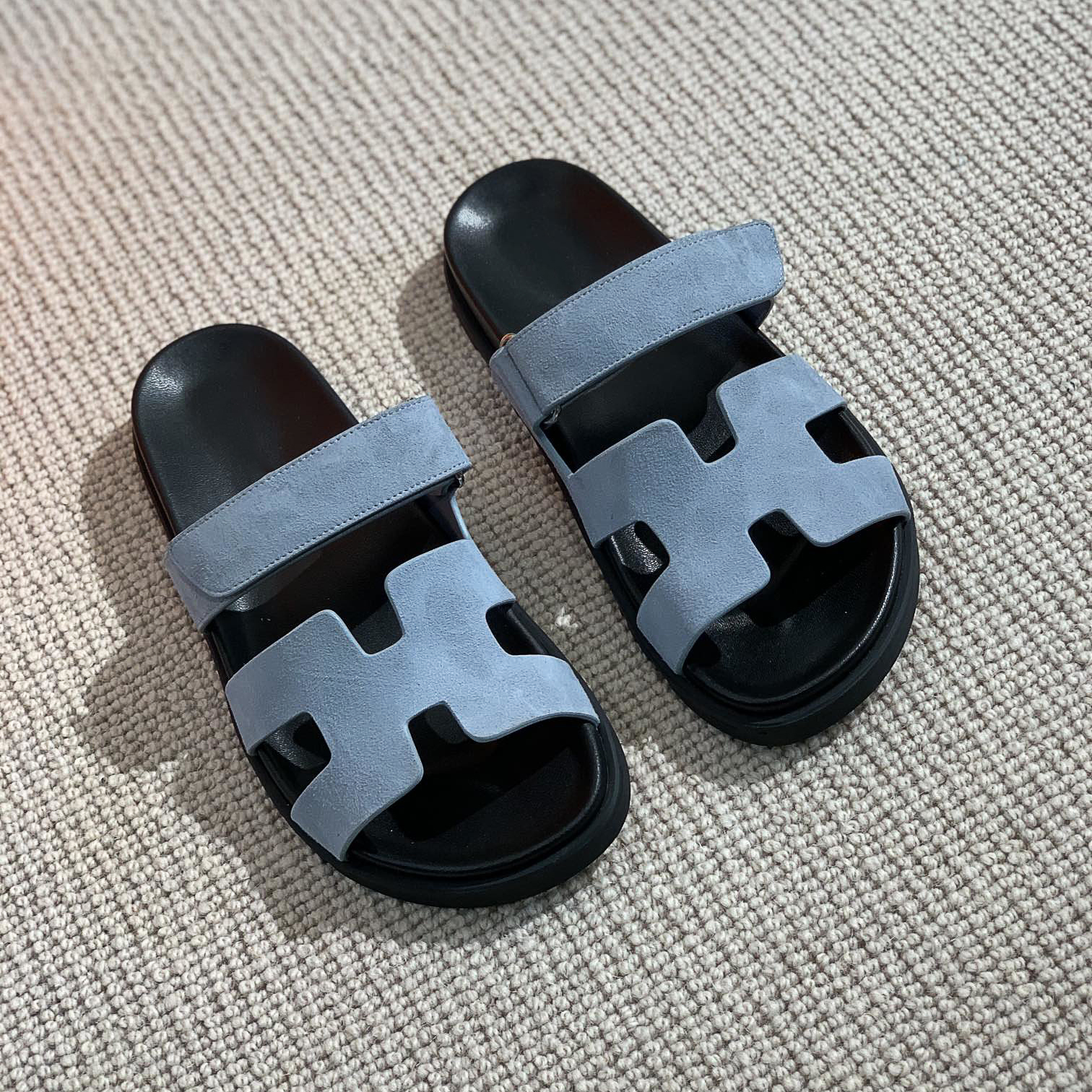 2021SS Top quality summer women men's slippers sandals fashion designer wide bottom casual luxury brand flat the old man's shoe bo, Black
2021SS Top quality summer women men's slippers sandals fashion designer wide bottom casual luxury brand flat the old man's shoe bo, Black