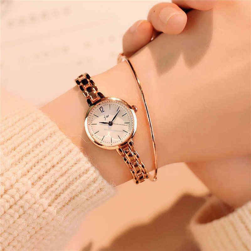 Women's Watches Women Fashion Luxury Gold Bracelet Polshorlogies Full Rust Patterns Casual Simple Little Clock 1109
Women's Watches Women Fashion Luxury Gold Bracelet Polshorlogies Full Rust Patterns Casual Simple Little Clock 1109