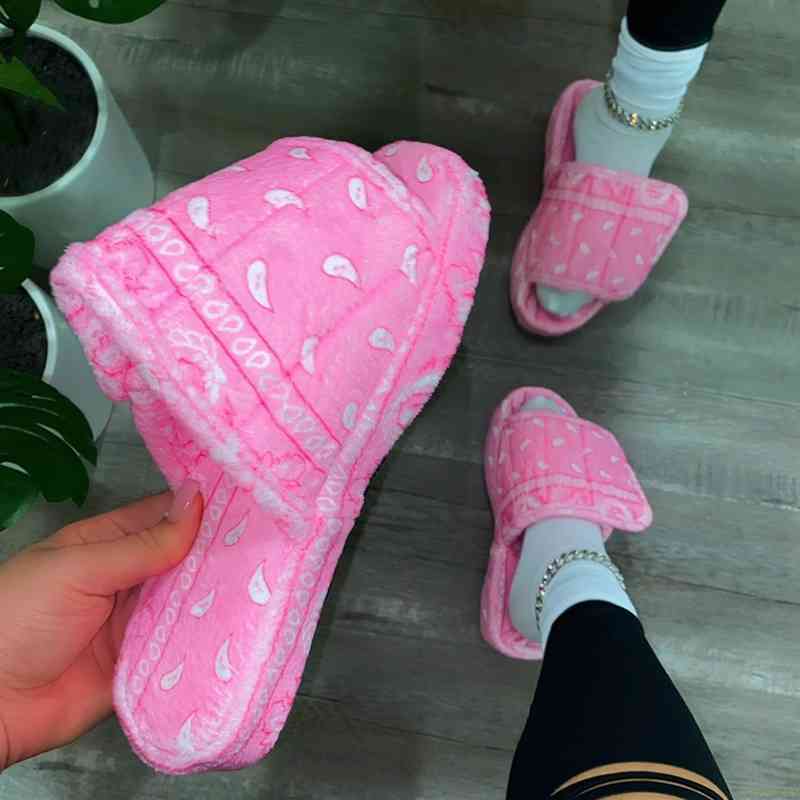 2021 Comfort House Slides Warm Home Slippers Women Bandana Flat Sandal Outdoor Hook Loop Autumn Winter Ladies Platform Shoes 823, Black 
2021 Comfort House Slides Warm Home Slippers Women Bandana Flat Sandal Outdoor Hook Loop Autumn Winter Ladies Platform Shoes 823, Black