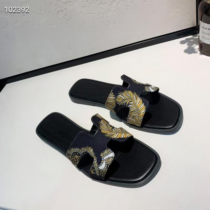 2021 sell well Fashion Woman Leather Sandals Slipper Shoes Orange classic Sandals Ladies Summer Flat Slipper woman Flip Flops For Woman 01, Black
2021 sell well Fashion Woman Leather Sandals Slipper Shoes Orange classic Sandals Ladies Summer Flat Slipper woman Flip Flops For Woman 01, Black