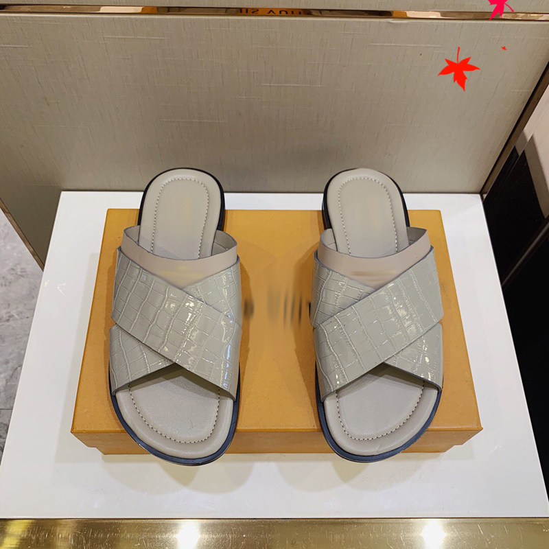 2021 Designer luxurys slippers men sandals fashion beach shoes flip flops flat non-slip classical hole slipper with box size 39-45 -G28, White
2021 Designer luxurys slippers men sandals fashion beach shoes flip flops flat non-slip classical hole slipper with box size 39-45 -G28, White
