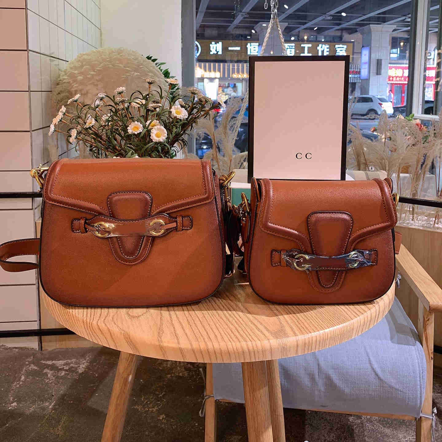 2021 Fashion shoulder bag retro top womens totes bags backpack simple wild classic design 2 size 22CM 28CM high quality handbag purse wallet, Customize
2021 Fashion shoulder bag retro top womens totes bags backpack simple wild classic design 2 size 22CM 28CM high quality handbag purse wallet, Customize