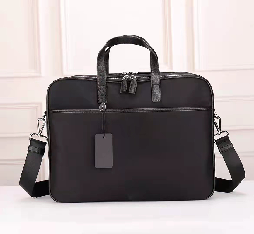 Designer messenger bags Classic Briefcase Business handbags for men Waterproof canvas shoulder bag Detachable shoulder strap man purse Cross Body dicky0750, Extra shipping(not for sale)
Designer messenger bags Classic Briefcase Business handbags for men Waterproof canvas shoulder bag Detachable shoulder strap man purse Cross Body dicky0750, Extra shipping(not for sale)