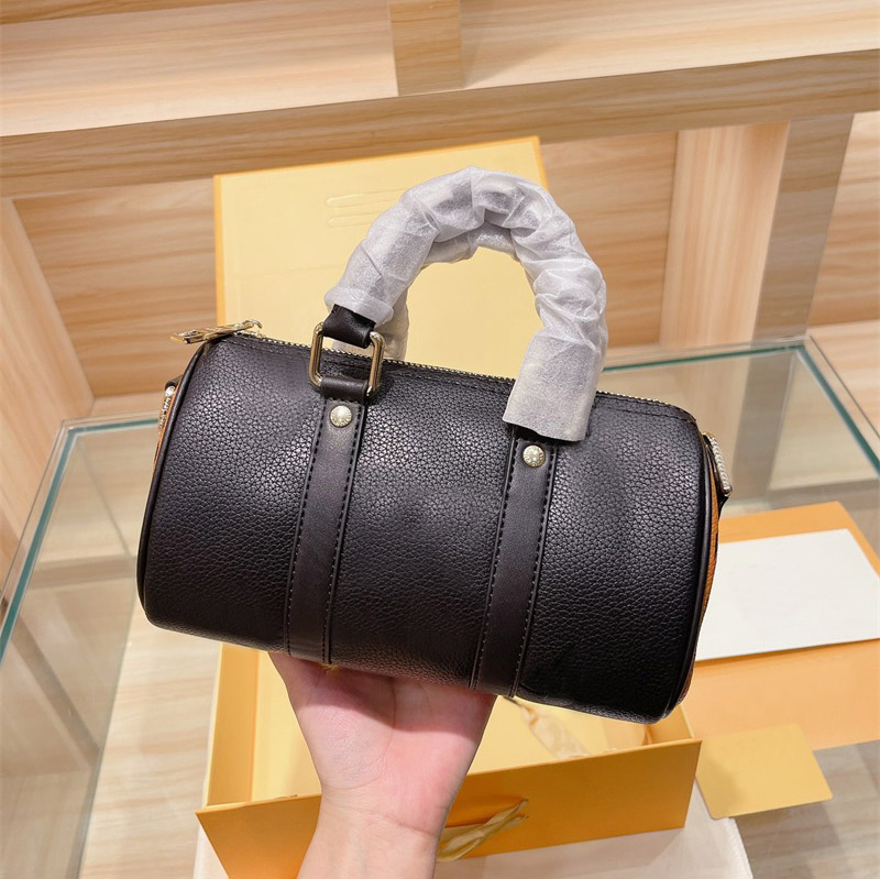 2021 classic luxury designer women totes large capacity shoulder bags practical multi-function cross body two colors handbag, Black
2021 classic luxury designer women totes large capacity shoulder bags practical multi-function cross body two colors handbag, Black