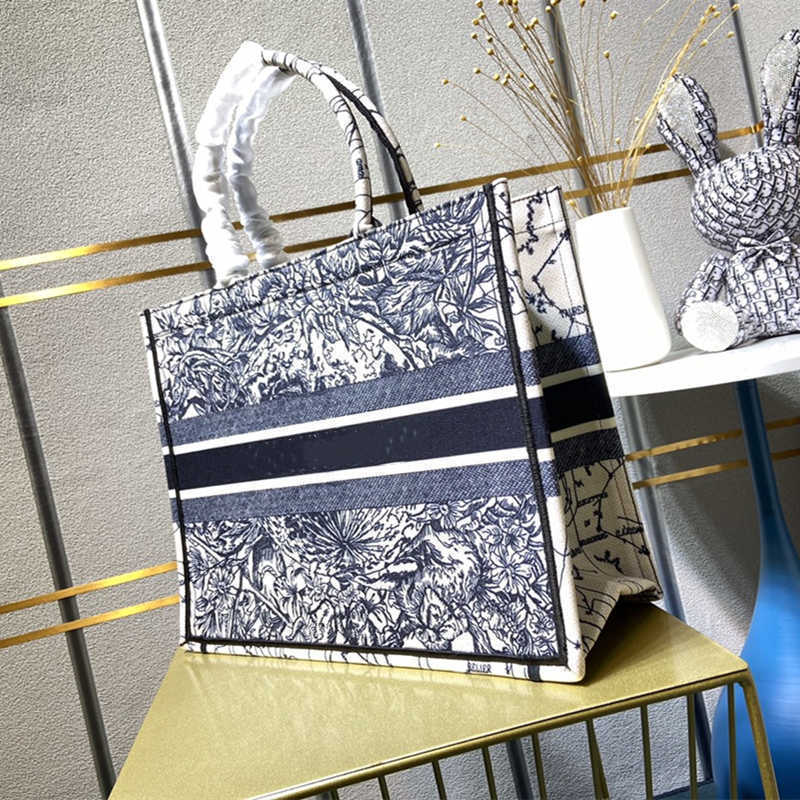 2021 Designer Bags Oversize Tote Bag Handbag Three-dimensional Embroidery Tiger Purse Luxury Women Handbags Checker Plaid Flower Evening Party Shopping Size 41 36, Color 14
2021 Designer Bags Oversize Tote Bag Handbag Three-dimensional Embroidery Tiger Purse Luxury Women Handbags Checker Plaid Flower Evening Party Shopping Size 41 36, Color 14