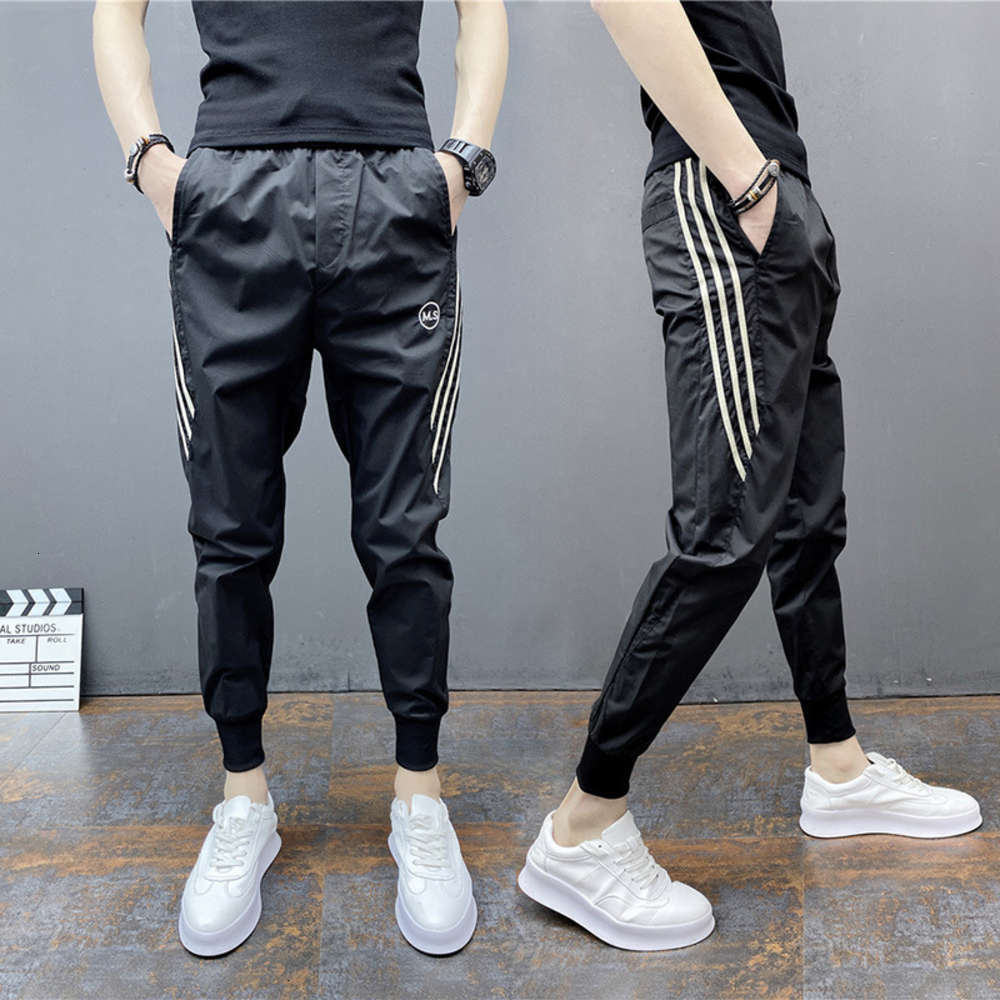 2021 new men's small foot casual three bar sports thin Capris trend Black Slim Harem pants
2021 new men's small foot casual three bar sports thin Capris trend Black Slim Harem pants