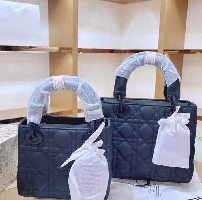 2020 Designer Luxury Handbags Purses Women Shoulder bag Genuine Leather with Houndstooth Fabric CrossBodybag Saddle Handbag High Quality Bag, Medium 20cm
2020 Designer Luxury Handbags Purses Women Shoulder bag Genuine Leather with Houndstooth Fabric CrossBodybag Saddle Handbag High Quality Bag, Medium 20cm