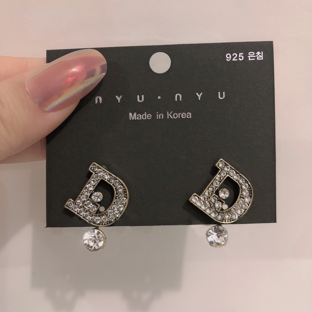 20style 18K Gold Plated Double Letter Stud Korean Women Luxury Brand Designer Letters Earrings Pearl Crystal Rhinestone Ladies Wedding Party Jewelry Accessories
20style 18K Gold Plated Double Letter Stud Korean Women Luxury Brand Designer Letters Earrings Pearl Crystal Rhinestone Ladies Wedding Party Jewelry Accessories