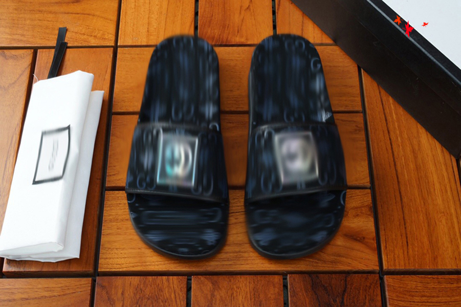 2021 Designer luxurys slippers men sandals fashion beach shoes flip flops flat non-slip classical hole slipper with box size 39-45 -G0249, Black
2021 Designer luxurys slippers men sandals fashion beach shoes flip flops flat non-slip classical hole slipper with box size 39-45 -G0249, Black