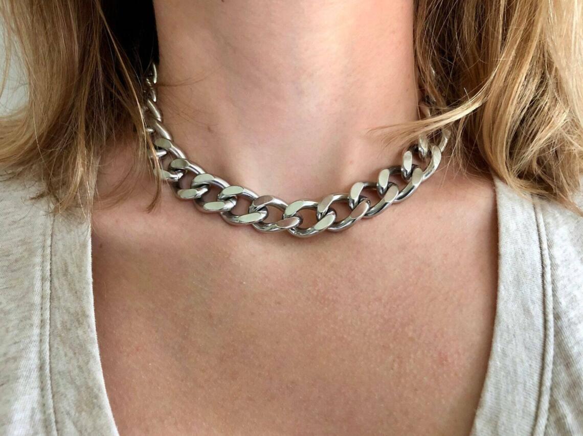 15mm 16-32 Inch Silver Stainless Steel Miami Curb Cuban Link Chain Necklace For Women Men's Choker Polishing Strong Jewelry Lobster clasp
15mm 16-32 Inch Silver Stainless Steel Miami Curb Cuban Link Chain Necklace For Women Men's Choker Polishing Strong Jewelry Lobster clasp