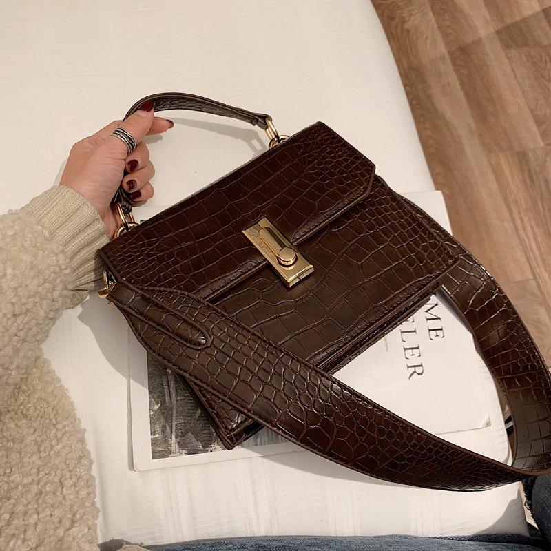 Female Tote bag 2021 New Quality PU Leather Women's Designer Handbag Crocodile pattern Lock Shoulder Messenger Bags, Brown
Female Tote bag 2021 New Quality PU Leather Women's Designer Handbag Crocodile pattern Lock Shoulder Messenger Bags, Brown