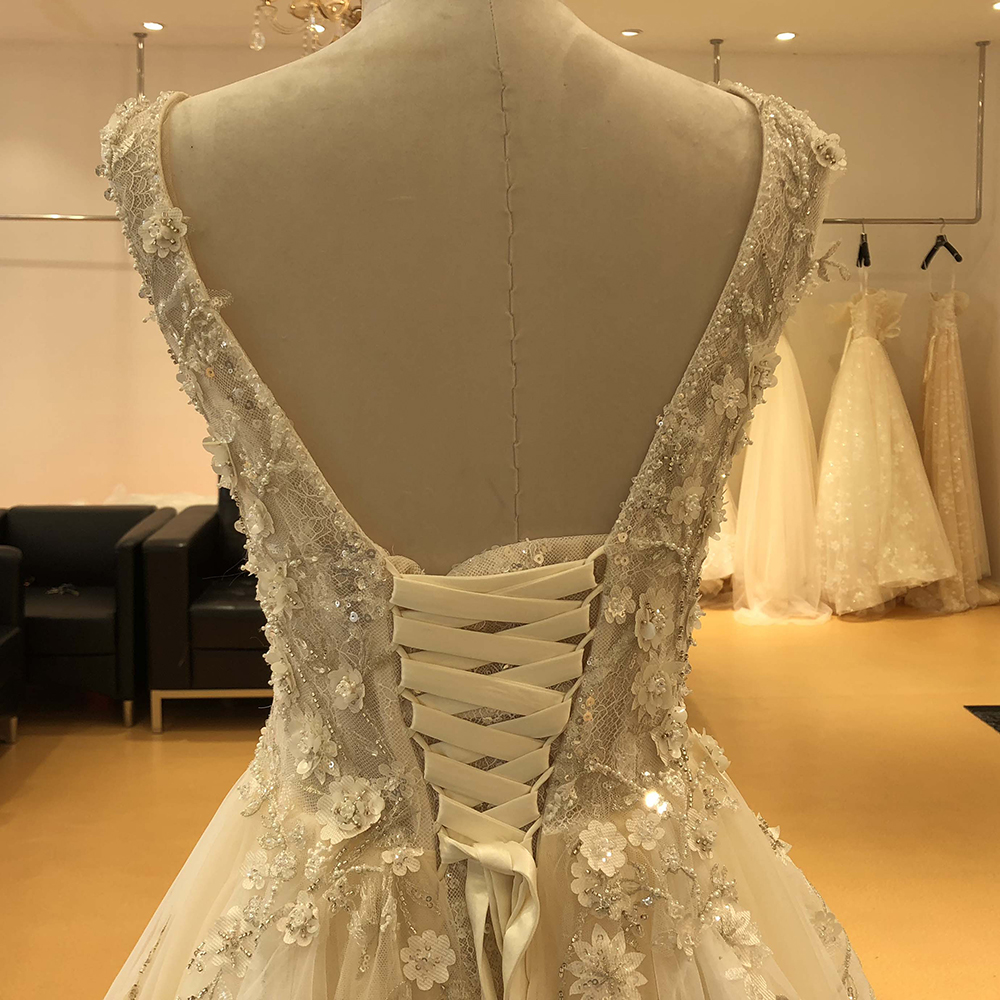 Luxury Beaded A Line Wedding Dress Puffy Skirt Gorgeous Lace Appliques Court Train Long Garden Country Bridal Gowns vestido de noiva 2022 Bride Formal