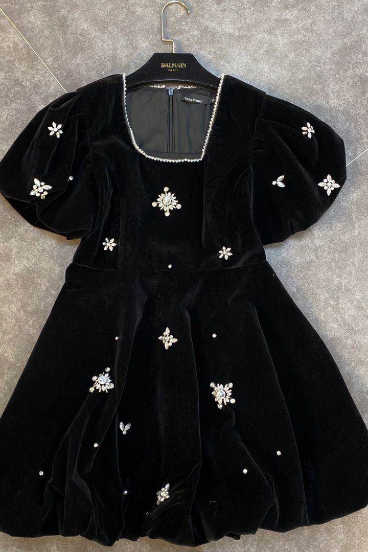 DEAT Autumn Winter Short Puff Sleeve Square Collar Beadings Diamonds Decoration High Waist Velvet Mini Dress Women MK540 210303