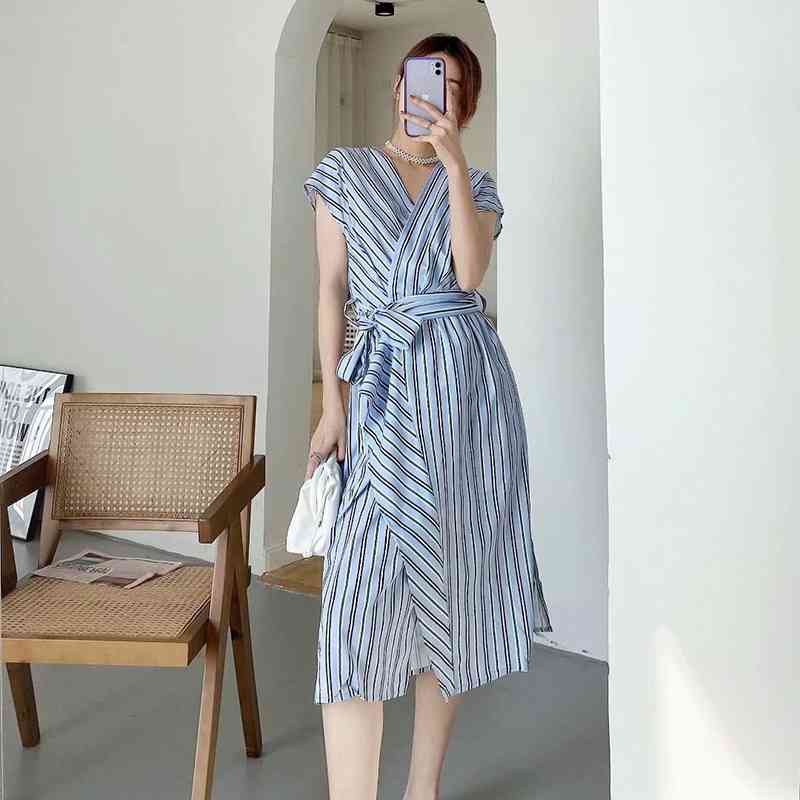 Casual Summer Office Lady Dress Sleeveless Striped Wiht Sash V neck Midi Ruffles Split Women Vacation XZ2320 210525, Blue
Casual Summer Office Lady Dress Sleeveless Striped Wiht Sash V neck Midi Ruffles Split Women Vacation XZ2320 210525, Blue