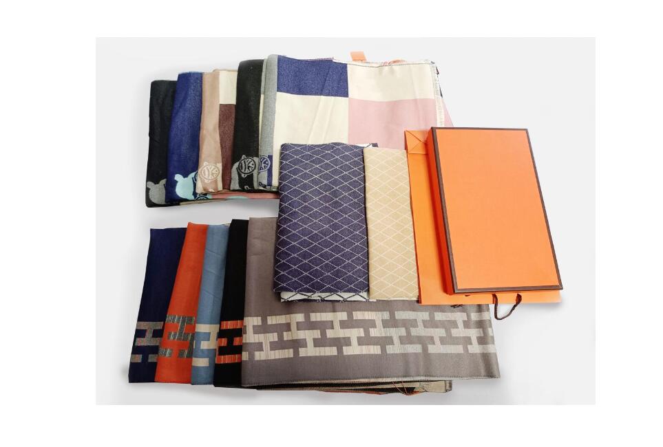 Winter Scarf Shawls Warm Weather Knitting Wool Letter Fashion design scarfs High quality hot top 12 colors available For Men and women
Winter Scarf Shawls Warm Weather Knitting Wool Letter Fashion design scarfs High quality hot top 12 colors available For Men and women