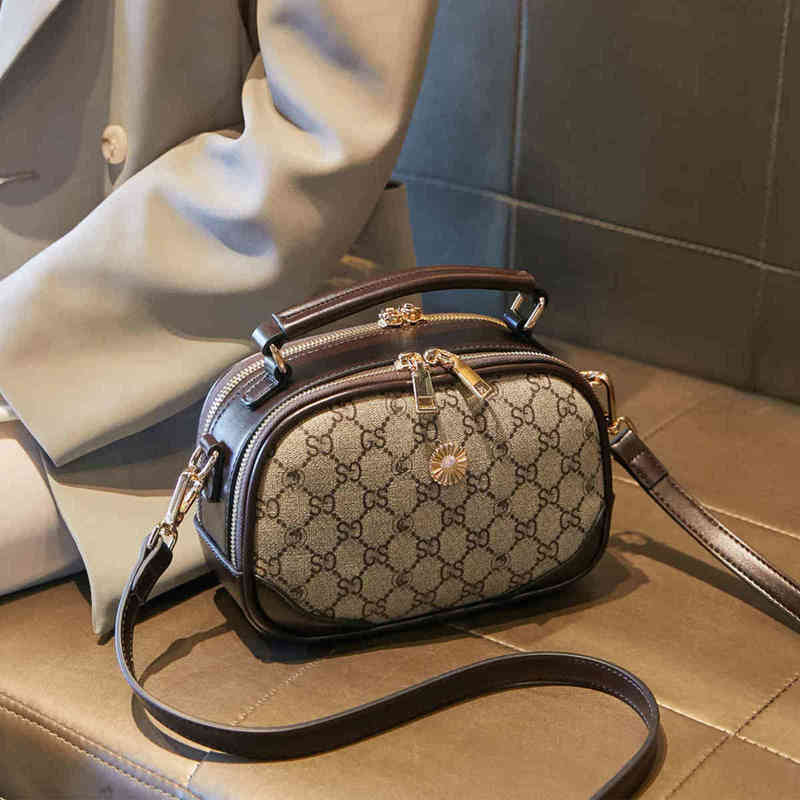 2022 Factory Wholesale handbag Women's Bag versatile small square bag single shoulder contrast color, Brown
2022 Factory Wholesale handbag Women's Bag versatile small square bag single shoulder contrast color, Brown