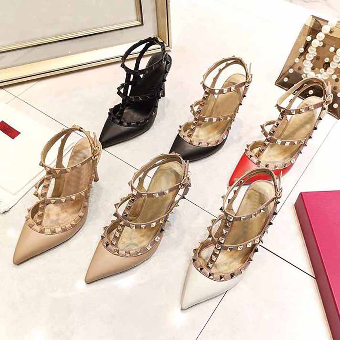 Rivets Sandal High Heels Patent Leather Thrill Heels Women Unique Ladies Wedge Cataclou Sandals Spikes Studded Shoe with box 34-42
Rivets Sandal High Heels Patent Leather Thrill Heels Women Unique Ladies Wedge Cataclou Sandals Spikes Studded Shoe with box 34-42