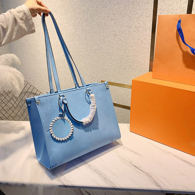 Top Quality Women Cross Body Bags Brand Designer Shoulder Bag Fashion Women`s Handbag With Relief Floral And Stars Three Colors Solid With Box, Increased fee
Top Quality Women Cross Body Bags Brand Designer Shoulder Bag Fashion Women`s Handbag With Relief Floral And Stars Three Colors Solid With Box, Increased fee