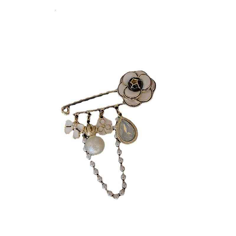 Brooch Camellia High-grade Female Exquisite Minority Design 2021 Fashion Sense Suit Pin Accessories
