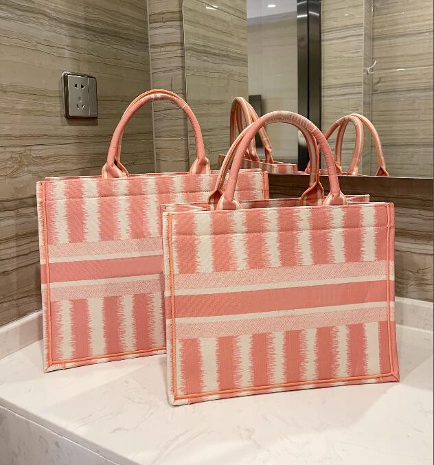 2021 Designer totes Shoulder Bags women's luxury classic letter printed shopping bag fashion high quality handbag, Pink
2021 Designer totes Shoulder Bags women's luxury classic letter printed shopping bag fashion high quality handbag, Pink