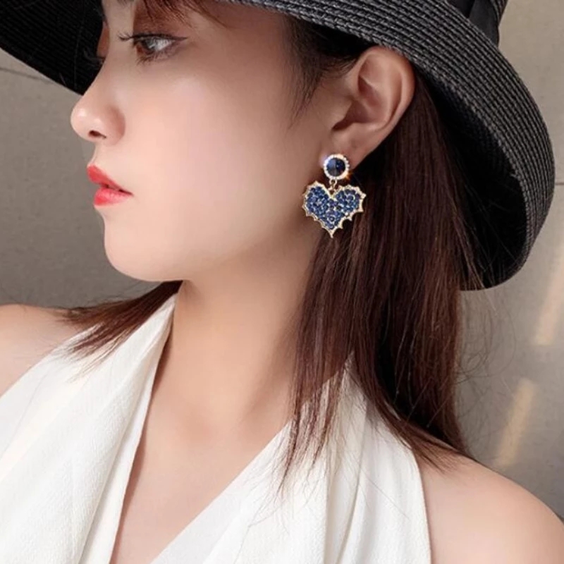 Women Luxury Heart Pendant Earrings Round Sweet Rhinestone Earring Drop Cute Stud Earrings Elegant Jewelry
Women Luxury Heart Pendant Earrings Round Sweet Rhinestone Earring Drop Cute Stud Earrings Elegant Jewelry
