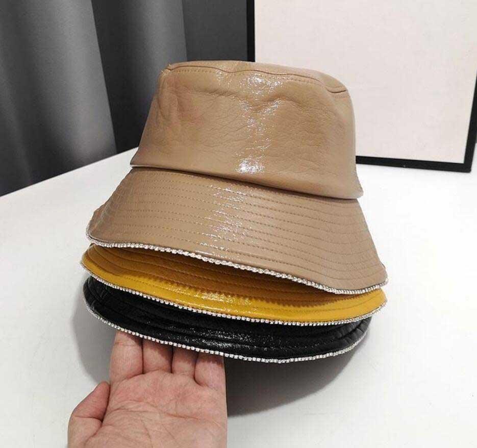 Luxury designer Hats Womens Winter Bucket Hat Outdoor Dress Hats Wide Fedora Sunscreen Cotton Woman Fishing Hunting Cap Men Basin Chapeau Su
Luxury designer Hats Womens Winter Bucket Hat Outdoor Dress Hats Wide Fedora Sunscreen Cotton Woman Fishing Hunting Cap Men Basin Chapeau Su