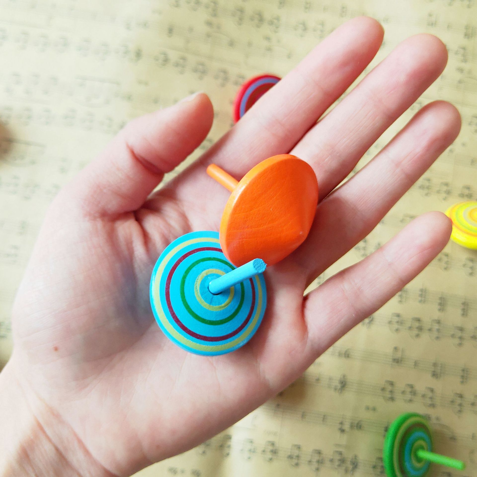 Wooden small spinning top Desktop wooden toy gift Toys Gifts Novelty Gag Toys Spinning kids toys259b