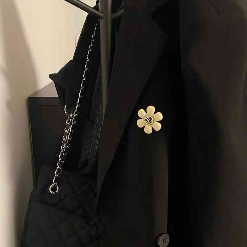 Brooch Korean Resin Flower Temperament Small Fragrance Clothing Accessories Simple and Exquisite 2021