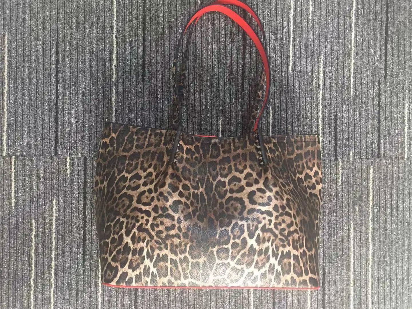 Women luxurys messenger bag Fashion Shopping handbag rivet high quality real leather totes clutch evening bags, 25*33*17cm
Women luxurys messenger bag Fashion Shopping handbag rivet high quality real leather totes clutch evening bags, 25*33*17cm