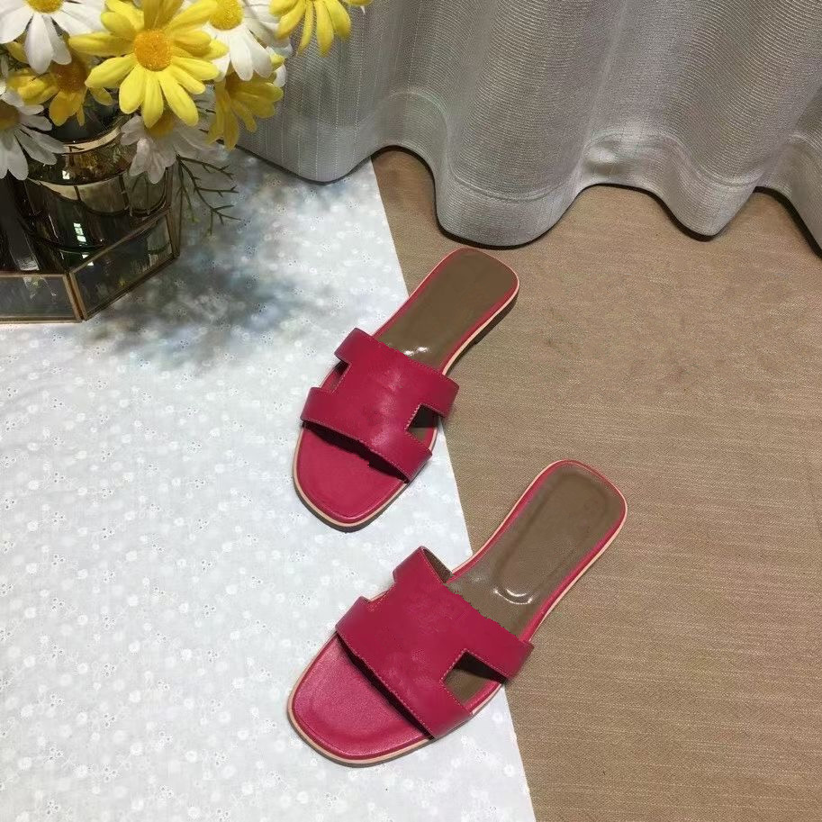 2021 home slipper Designer Slides slippers designers sandals Hotel Beach Indoor Moccasins women Rubber leather classic Flat hard floor Shoes, Black
2021 home slipper Designer Slides slippers designers sandals Hotel Beach Indoor Moccasins women Rubber leather classic Flat hard floor Shoes, Black