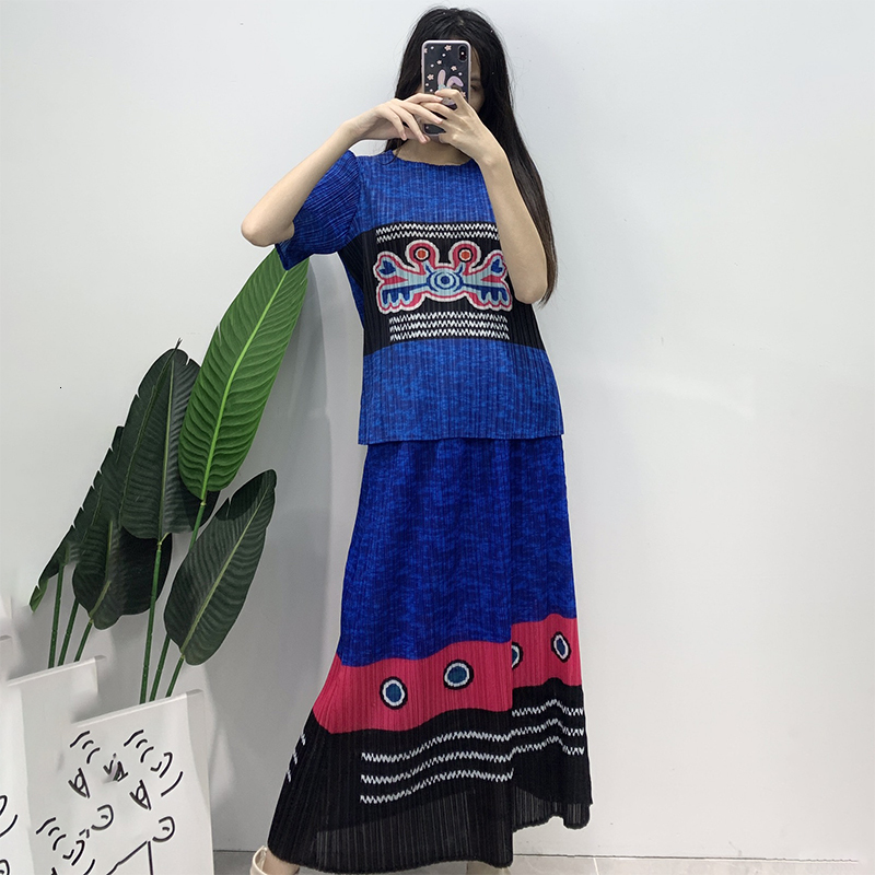 New 2021 Spring Summer Pleated Two Piece Women Sets High Fashion Vintage Aesthetic Clothes A-line Straight Skirt Short Tops R422, Dark grey
New 2021 Spring Summer Pleated Two Piece Women Sets High Fashion Vintage Aesthetic Clothes A-line Straight Skirt Short Tops R422, Dark grey