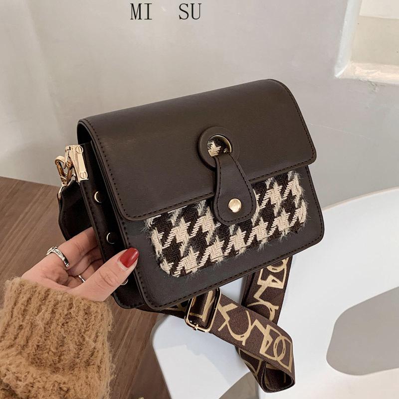 Brand 2021 New Small Square Flap Women Crossbody Bags Day Clutch Wool Fashion Plaid Messenger Bags Girls Wide Strap Shoulder Bag, Black
Brand 2021 New Small Square Flap Women Crossbody Bags Day Clutch Wool Fashion Plaid Messenger Bags Girls Wide Strap Shoulder Bag, Black