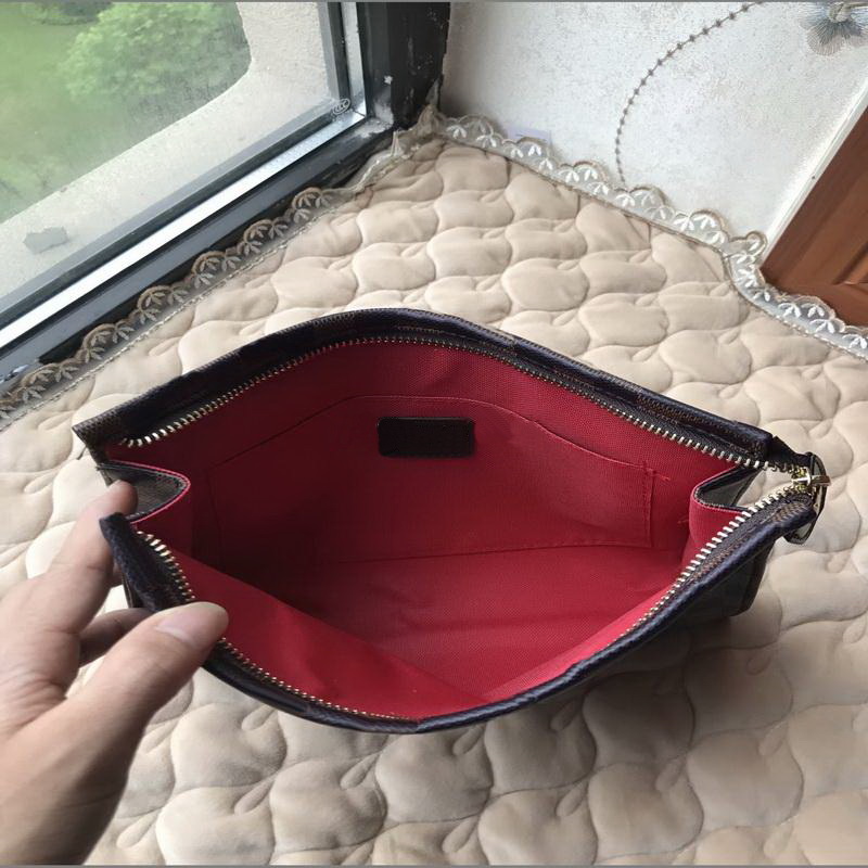 Hand bag Travel Toiletry Pouch 26cm Protection Makeup Clutch Women Leather Waterproof Cosmetic Bags For With Dust, 26x5x20cm
Hand bag Travel Toiletry Pouch 26cm Protection Makeup Clutch Women Leather Waterproof Cosmetic Bags For With Dust, 26x5x20cm