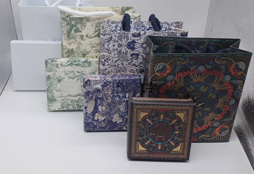 Europe America Designer Fashion Style Printed Pattern Letter Jewelry Sets Boxes Necklace Bracelet Earrings Ring Box Dust Bag Gift Bag
Europe America Designer Fashion Style Printed Pattern Letter Jewelry Sets Boxes Necklace Bracelet Earrings Ring Box Dust Bag Gift Bag
