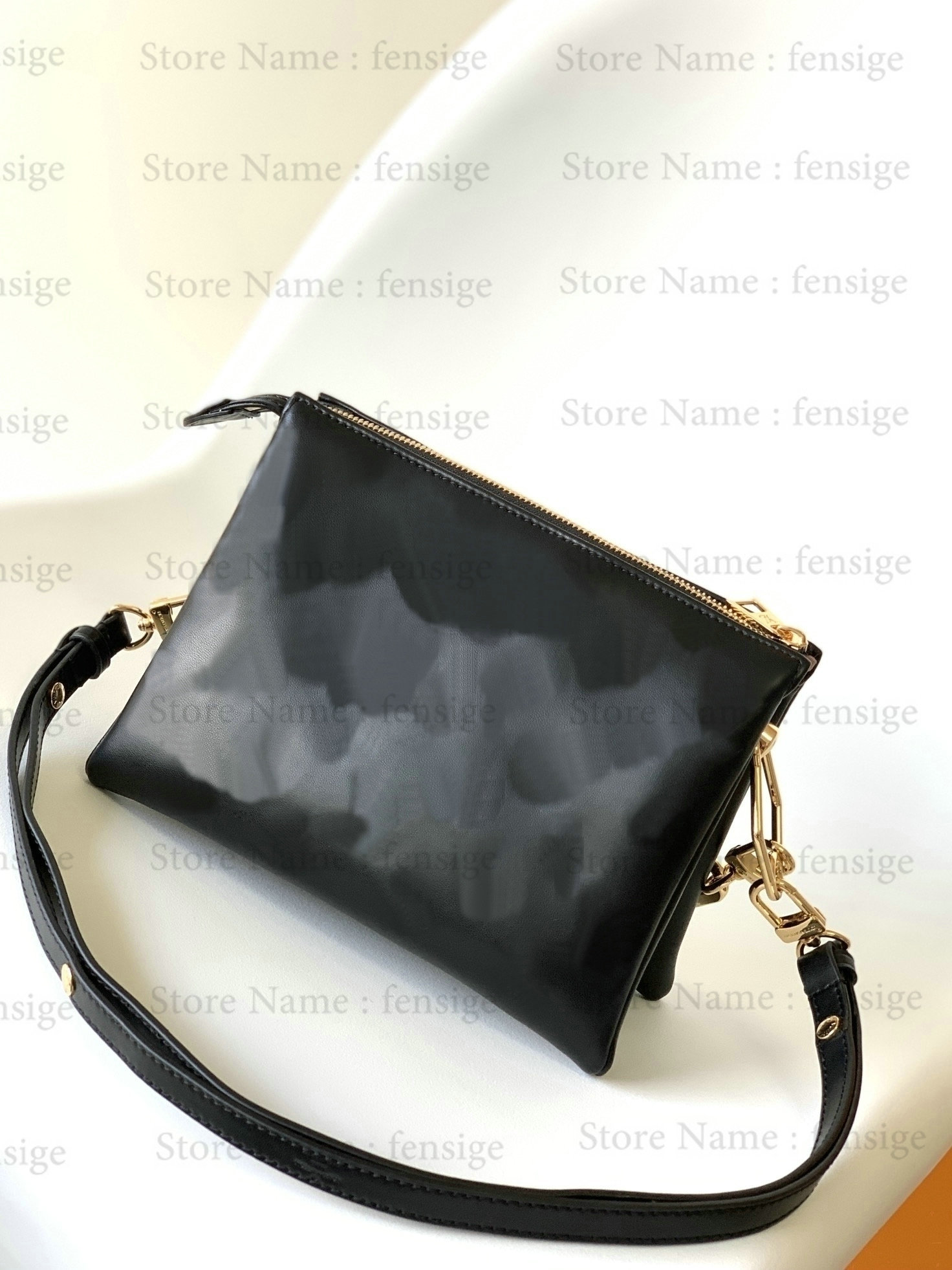 M57796 M59598 Coussin BB Leather Straps and Big Gold Chain Bag Womens Luxury Designer Handbag Embossed Flowers Ladies Purse POCHETTE Clutch Bags, No bag
M57796 M59598 Coussin BB Leather Straps and Big Gold Chain Bag Womens Luxury Designer Handbag Embossed Flowers Ladies Purse POCHETTE Clutch Bags, No bag