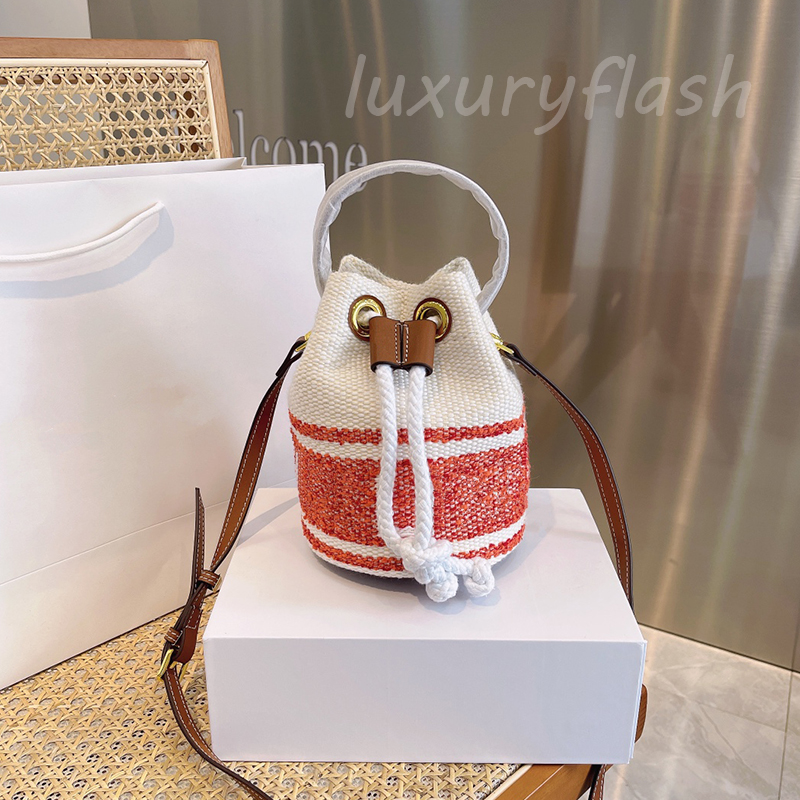 Latest Ladies Bucket Bag 2021 Designer Autumn and Winter Fashion Handbags Retro Woven Small Purses Luxurys Blue TOTE Wholesale, Box(not sale separately)
Latest Ladies Bucket Bag 2021 Designer Autumn and Winter Fashion Handbags Retro Woven Small Purses Luxurys Blue TOTE Wholesale, Box(not sale separately)