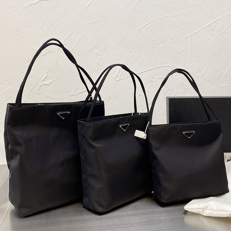 Fashion Women Black Shoulder Bag Luxury Designer Handbag High Quality Totes Bags Nylon Shopping Handbags Artwork Waterproof Shoulders Bags
Fashion Women Black Shoulder Bag Luxury Designer Handbag High Quality Totes Bags Nylon Shopping Handbags Artwork Waterproof Shoulders Bags