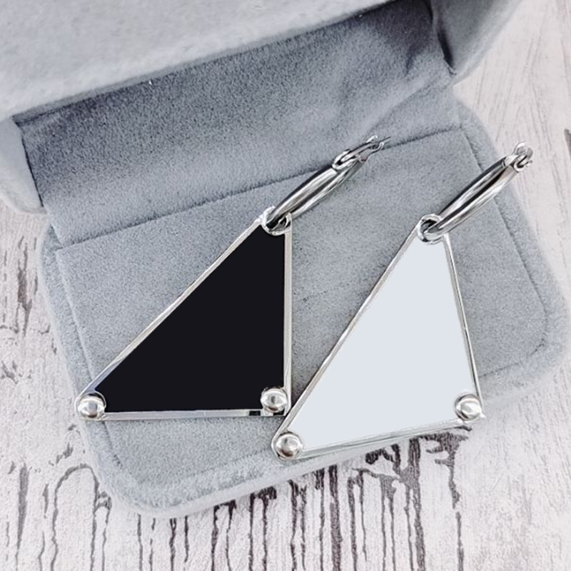 Fashion Charm Mens Women Earrings Luxurys Designers Stud Earring Sterling Silver Vintage Womens Jewelry Wedding Party Ornaments For Lady
Fashion Charm Mens Women Earrings Luxurys Designers Stud Earring Sterling Silver Vintage Womens Jewelry Wedding Party Ornaments For Lady