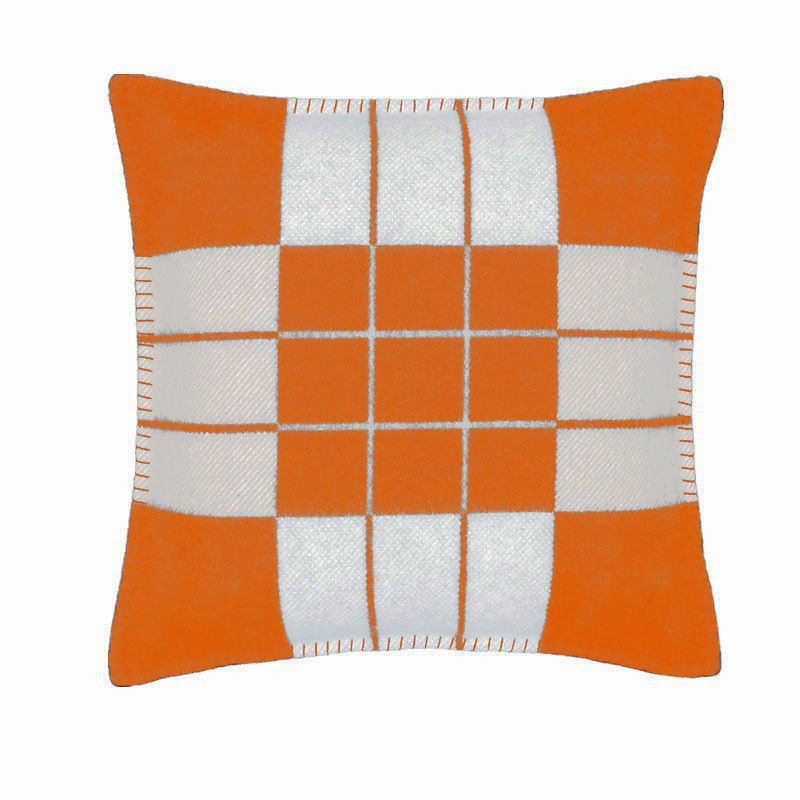 Smelov fashion vintage fleece pillowcase letter H brands european pillows cover covers wool throw luxurys pillow 45x45cm Free Ship
Smelov fashion vintage fleece pillowcase letter H brands european pillows cover covers wool throw luxurys pillow 45x45cm Free Ship