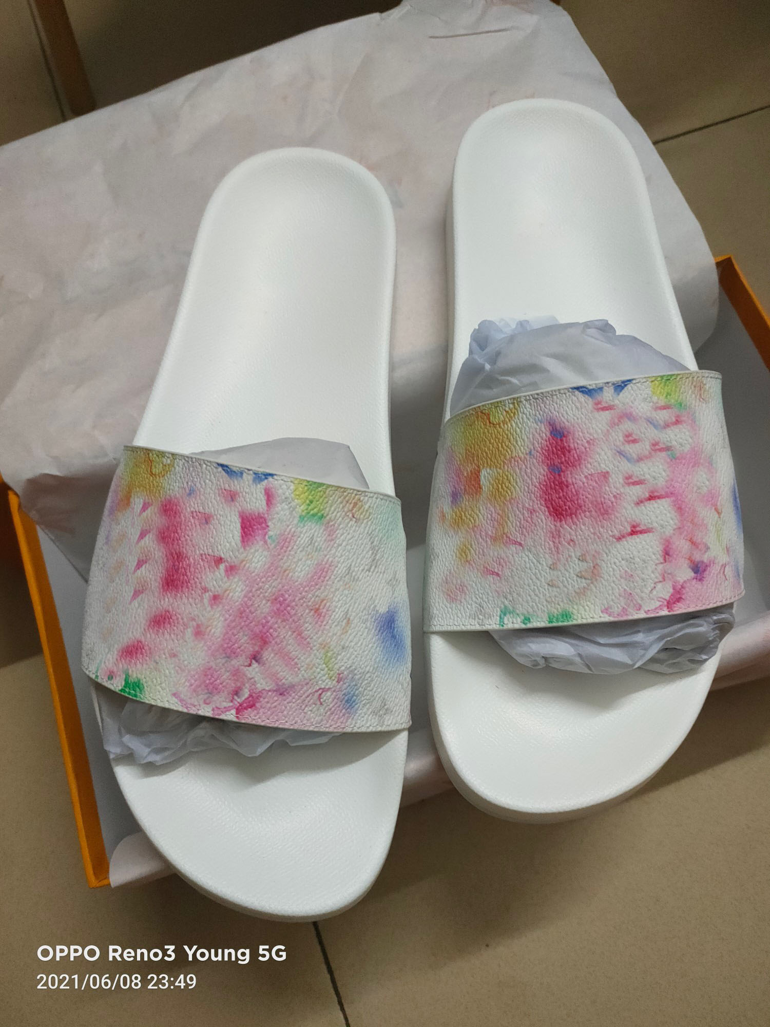 2021 Designer sandal shoes Rhyton Beige Men Trainers Vintage Sneakes with box slippers women sandals fashion beach flat non-slip classical hole size 35-45 C141, White
2021 Designer sandal shoes Rhyton Beige Men Trainers Vintage Sneakes with box slippers women sandals fashion beach flat non-slip classical hole size 35-45 C141, White