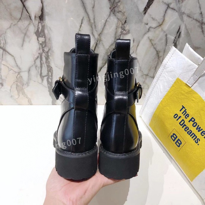 2022 luxury designer Leather Womens boots Martin Desert Boot flamingos Love arrow medal real leathers coarse Winter designers shoes 35-41, 01
2022 luxury designer Leather Womens boots Martin Desert Boot flamingos Love arrow medal real leathers coarse Winter designers shoes 35-41, 01