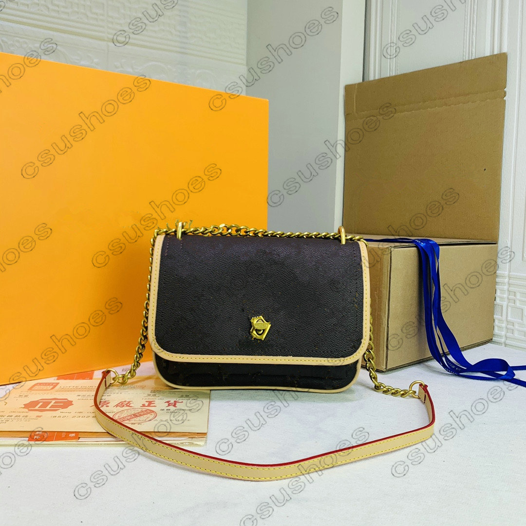 LOCKME CHAIN Lambskin Empreinte Monograms Pattern Boston Bag Inclined Shoulder Pillow Handbag Designers Crossbody Bags M57072 M57067 M57073, No bag
LOCKME CHAIN Lambskin Empreinte Monograms Pattern Boston Bag Inclined Shoulder Pillow Handbag Designers Crossbody Bags M57072 M57067 M57073, No bag