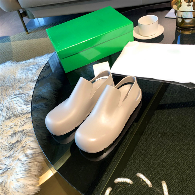 2021 Designers Rubber Clog Sandals Smooth Matte Women Slippers Supportive Slingback Strap Loafers Slight Heel Slip-on Style Slides Branded Platform Shoes With Box
2021 Designers Rubber Clog Sandals Smooth Matte Women Slippers Supportive Slingback Strap Loafers Slight Heel Slip-on Style Slides Branded Platform Shoes With Box