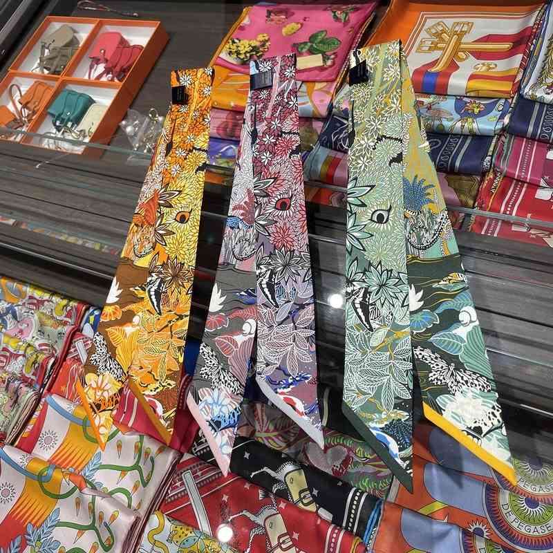 Leopard animal Korean Style Silk Scarf Fashionable Retro Hair Band Small Neckerchief Headscarf Professional Decorations Ribbon
Leopard animal Korean Style Silk Scarf Fashionable Retro Hair Band Small Neckerchief Headscarf Professional Decorations Ribbon